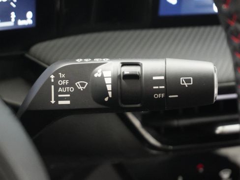 Used 2025 Nissan Kicks SR w/ SR Premium Package FWD image 23