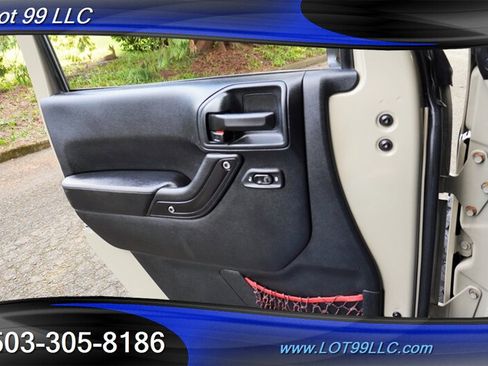 Used 2017 Jeep Wrangler Rubicon AWD/4WD image 26