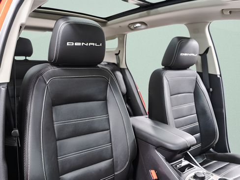 Used 2024 GMC Terrain Denali w/ Denali Premium Package AWD/4WD image 40
