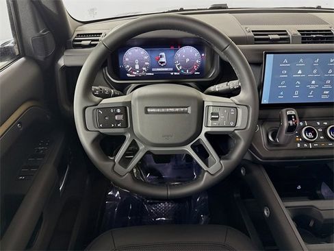 Used 2025 Land Rover Defender 110 S image 25