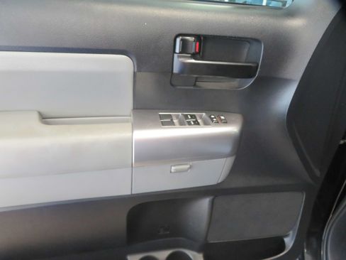 Used 2019 Toyota Sequoia SR5 AWD/4WD image 14