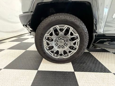 Used 2024 GMC Hummer EV 3X image 10