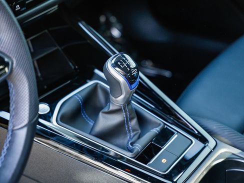 Used 2024 Volkswagen Golf R 2.0T image 20