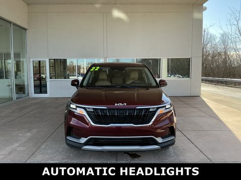 Used 2022 Kia Carnival LX image 2