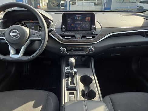Used 2025 Nissan Altima 2.5 SV AWD/4WD image 10