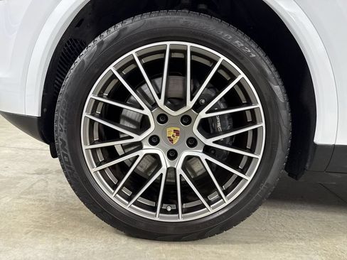 Certified 2023 Porsche Cayenne Platinum Edition AWD/4WD image 13