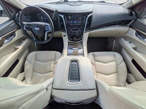 Used 2020 Cadillac Escalade ESV Premium Luxury image 18
