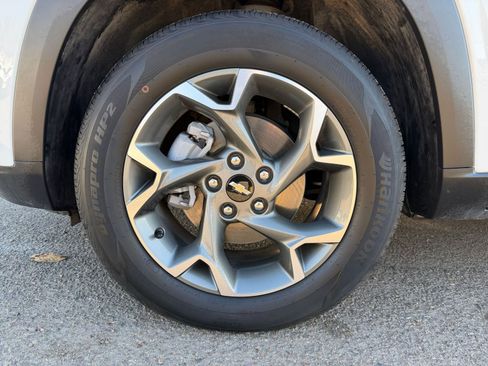 Used 2025 Chevrolet Trax LT image 28