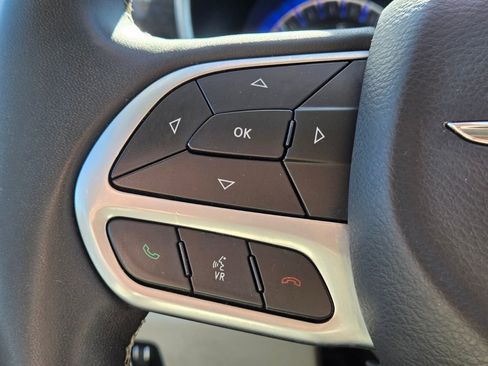 Used 2024 Chrysler Pacifica Limited FWD image 34