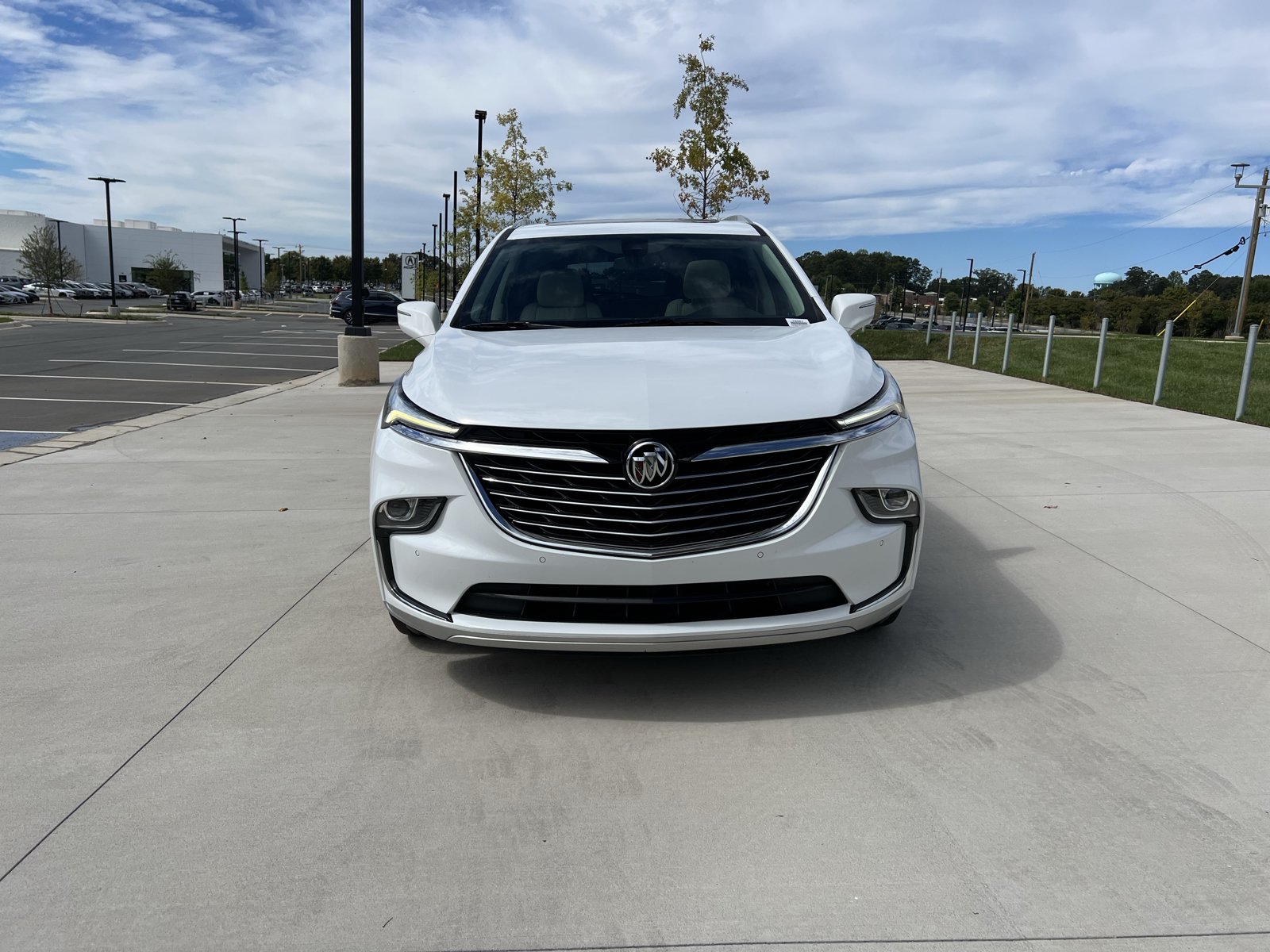 Used 2023 Buick Enclave Essence w/ Experience Buick Package FWD image 3
