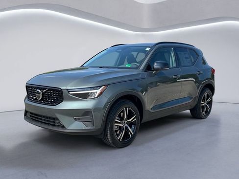 New 2026 Volvo XC40 B5 Core w/ Protection Package Premier image 7