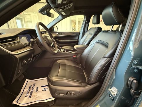 New 2026 Jeep Grand Cherokee L Limited w/ Limited Altitude Package AWD/4WD image 15