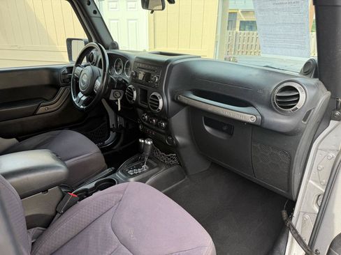 Used 2013 Jeep Wrangler Sport AWD/4WD image 4