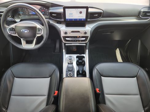 Used 2023 Ford Explorer XLT w/ Equipment Group 202A AWD/4WD image 28