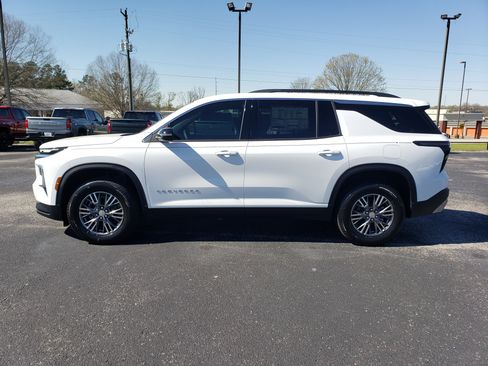 New 2026 Chevrolet Traverse LT w/ LPO, Floor Liner Package image 6