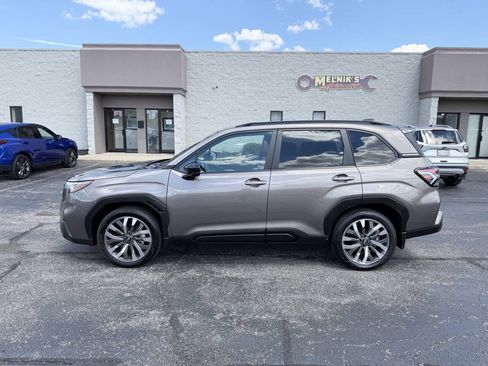 Used 2025 Subaru Forester Touring w/ Popular Package - Touring AWD/4WD image 9
