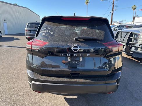 Used 2024 Nissan Rogue SV image 3