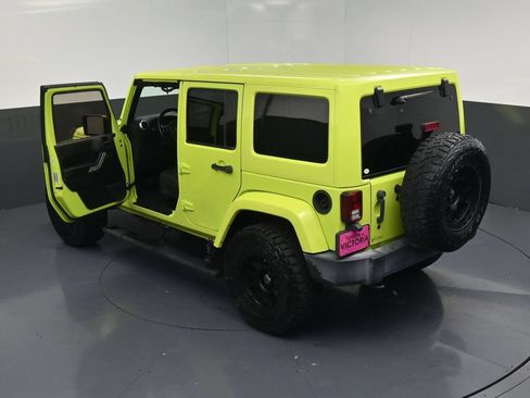 Used 2017 Jeep Wrangler Unlimited Rubicon w/ Connectivity Group AWD/4WD image 22