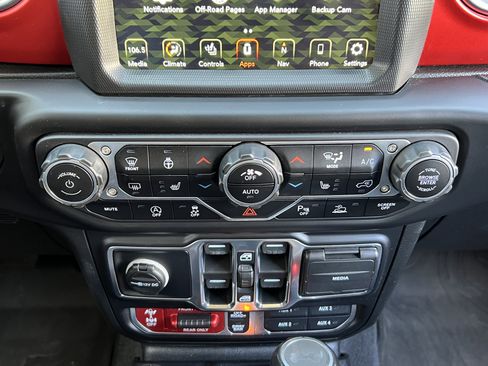 Used 2021 Jeep Wrangler Unlimited Rubicon w/ Uconnect 4C Nav & Sound Group AWD/4WD image 31