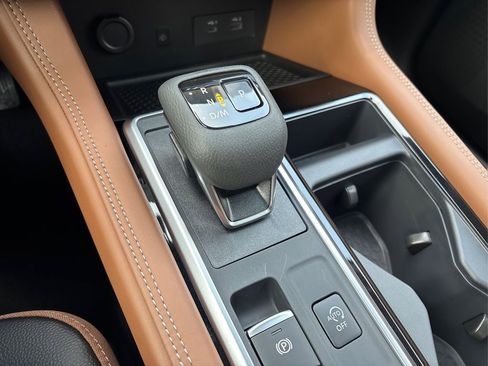 New 2025 Nissan Pathfinder Platinum w/ Lighting Package (N92) image 40