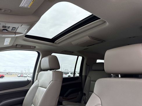 Used 2016 Chevrolet Suburban LTZ image 3