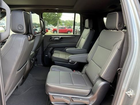 New 2025 Chevrolet Suburban Premier image 20
