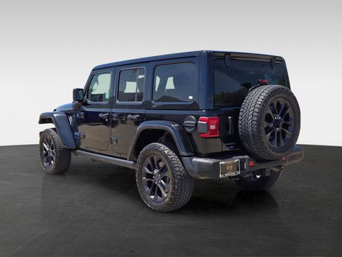 Used 2025 Jeep Wrangler Unlimited Sahara AWD/4WD image 6