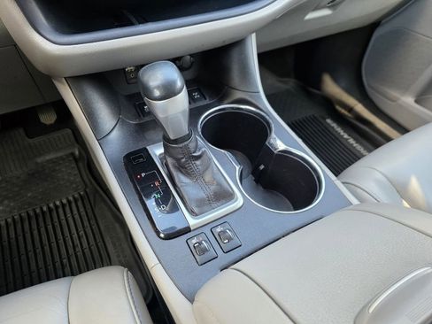 Used 2017 Toyota Highlander XLE image 23