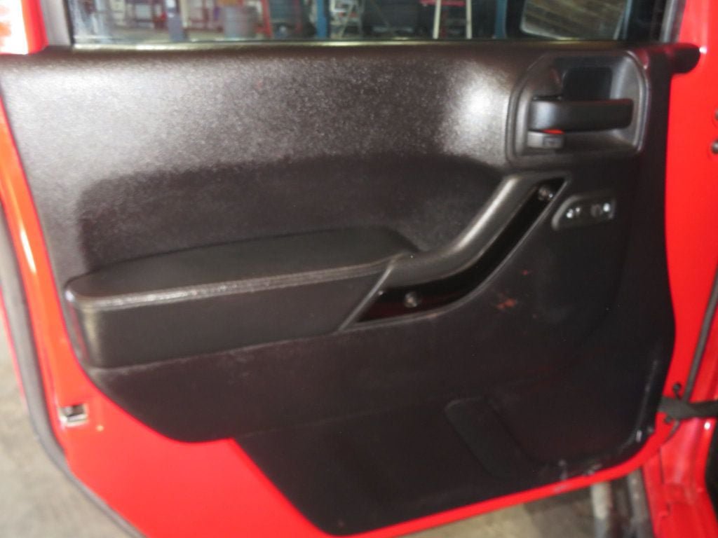 Used 2015 Jeep Wrangler Unlimited Sahara AWD/4WD image 16