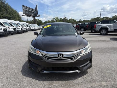 Used 2017 Honda Accord LX image 10