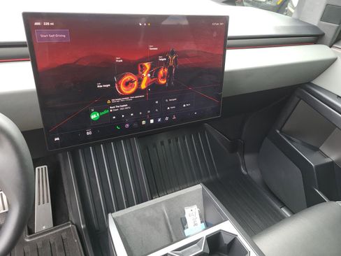 Used 2024 Tesla Cybertruck AWD Crew Cab image 20
