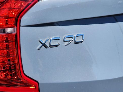 Used 2020 Volvo XC90 T6 Momentum w/ Protection Package Premier image 31