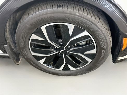 Used 2023 Kia EV6 Wind w/ Wind Technology Package AWD/4WD image 11