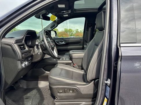 Used 2023 GMC Yukon XL SLT w/ SLT Premium Package AWD/4WD image 16