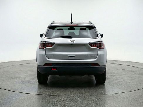 Used 2025 Jeep Compass Trailhawk image 7