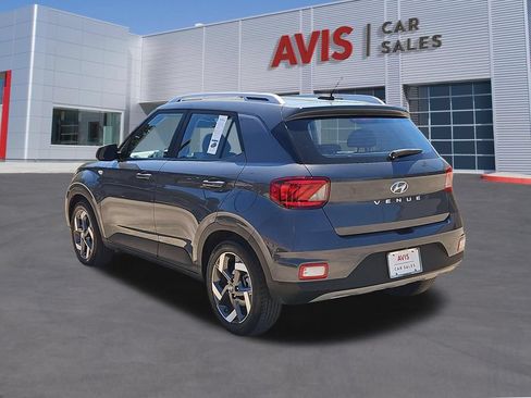 Used 2025 Hyundai Venue SEL FWD image 9