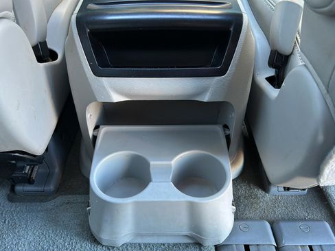 Used 2014 Toyota Sienna XLE image 37