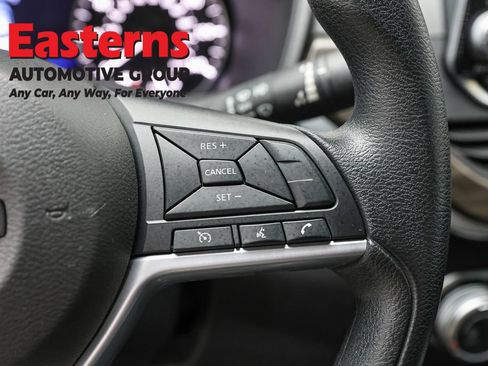 Used 2025 Nissan Altima 2.5 SV FWD image 15