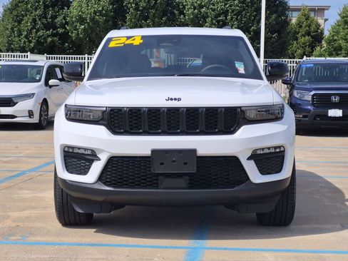 Used 2024 Jeep Grand Cherokee Limited w/ Black Appearance Package AWD/4WD image 3