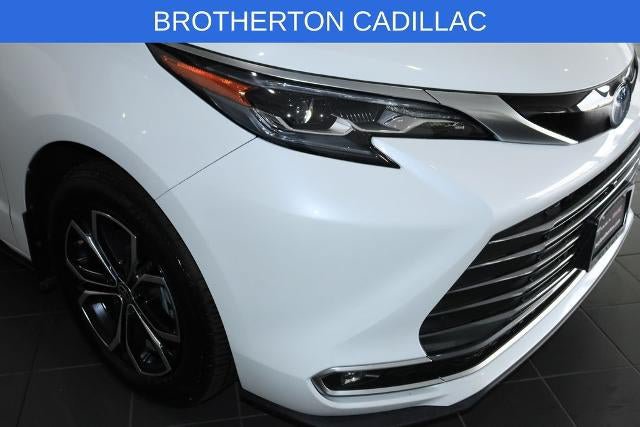 Used 2025 Toyota Sienna Platinum AWD/4WD image 13