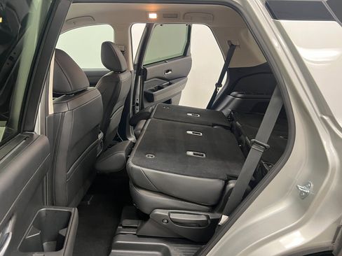 Used 2025 Nissan Pathfinder SL image 21
