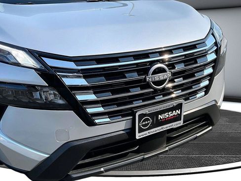 Used 2025 Nissan Rogue SV AWD/4WD image 34