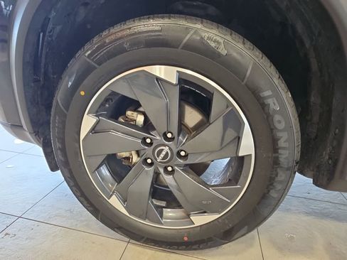Used 2024 Nissan Rogue SV AWD/4WD image 18