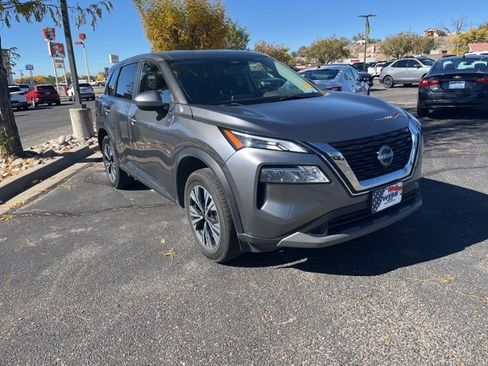 Used 2023 Nissan Rogue SV image 3