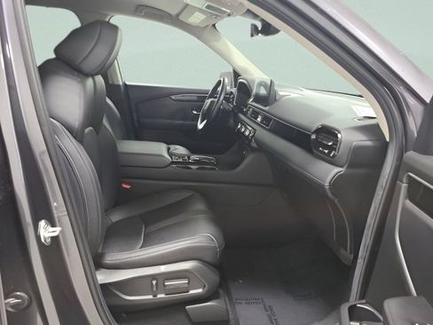 Used 2025 Honda Pilot EX-L image 11