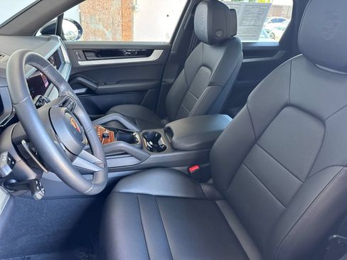 Certified 2026 Porsche Cayenne AWD/4WD image 5