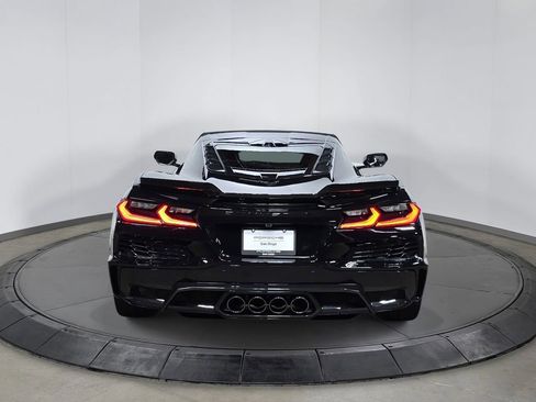 Used 2025 Chevrolet Corvette Z06 w/ Stealth Interior Trim Package RWD image 6