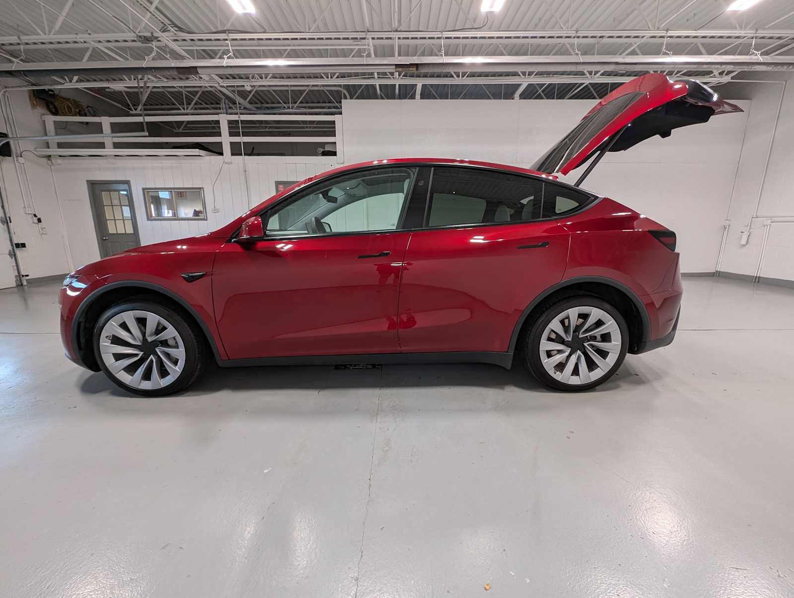 Used 2026 Tesla Model Y AWD image 12