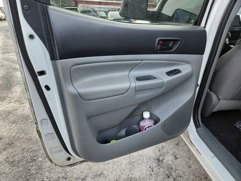 Used 2012 Toyota Tacoma PreRunner image 26