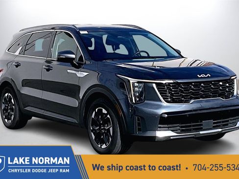 Used 2024 Kia Sorento S image 1